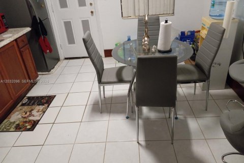 Commercial property in Miami, Florida 172.8 sq.m. № 2083993 - photo 8