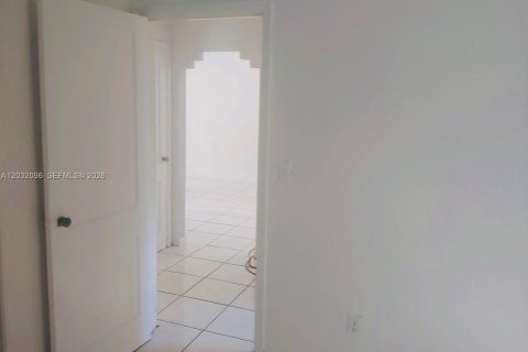 Commercial property in Miami, Florida 172.8 sq.m. № 2083993 - photo 6