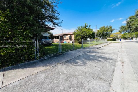 Commercial property in Miami, Florida 172.8 sq.m. № 2083993 - photo 5