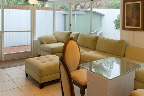 House in Miami Gardens, Florida 3 bedrooms, 104.05 sq.m. № 1851912 - photo 10