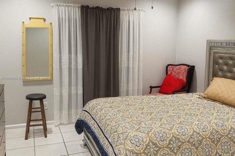 House in Miami Gardens, Florida 3 bedrooms, 104.05 sq.m. № 1851912 - photo 3