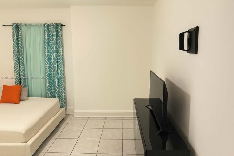 House in Miami Gardens, Florida 3 bedrooms, 104.05 sq.m. № 1851912 - photo 5