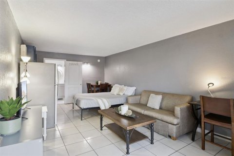 Condominio en alquiler en Davenport, Florida, 1 dormitorio, 27.87 m2 № 2211498 - foto 4