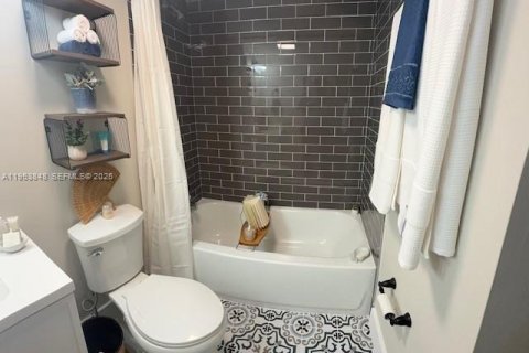 Купить кондоминиум в Помпано-Бич, Флорида 2 спальни, 84.54м2, № 2268957 - фото 9