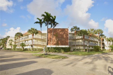 Copropriété à vendre à Plantation, Floride: 2 chambres, 88.44 m2 № 2042095 - photo 1