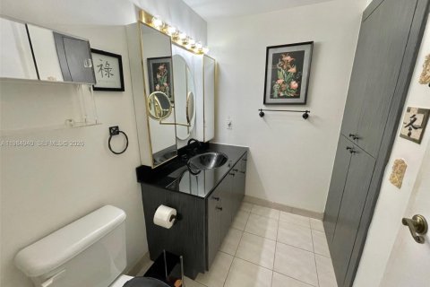 Купить кондоминиум в Холливуд, Флорида 1 спальня, 78.41м2, № 2046791 - фото 18