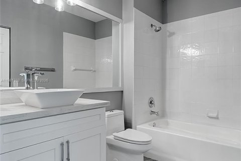 Снять в аренду кондоминиум в Мирамар, Флорида 1 спальня, 72м2, № 2043496 - фото 2