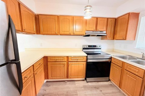 Condo in Orlando, Florida, 2 bedrooms  № 1910321 - photo 12