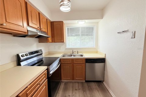 Condo in Orlando, Florida, 2 bedrooms  № 1910321 - photo 11