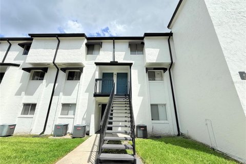 Condo in Orlando, Florida, 2 bedrooms  № 1910321 - photo 5