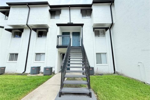 Condo in Orlando, Florida, 2 bedrooms  № 1910321 - photo 2