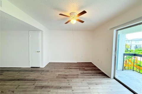 Condo in Orlando, Florida, 2 bedrooms  № 1910321 - photo 8