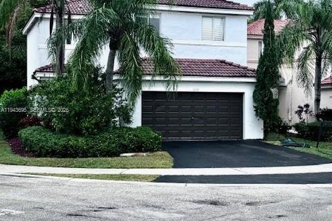 House in Weston, Florida 4 bedrooms, 167.41 sq.m. № 2002266
