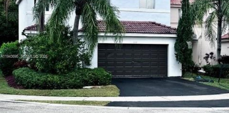 House in Weston, Florida 4 bedrooms, 167.41 sq.m. № 2002266