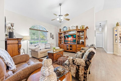 Casa en venta en Homestead, Florida, 3 dormitorios, 156.17 m2 № 1840767 - foto 3