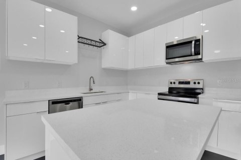 Immobilier commercial à vendre à Lehigh Acres, Floride: 222.13 m2 № 2364705 - photo 11