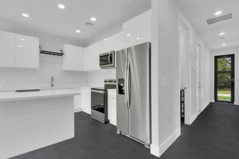 Immobilier commercial à vendre à Lehigh Acres, Floride: 222.13 m2 № 2364705 - photo 7