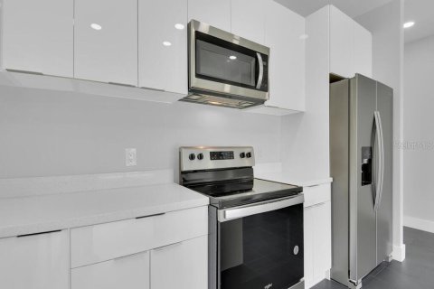 Immobilier commercial à vendre à Lehigh Acres, Floride: 222.13 m2 № 2364705 - photo 12