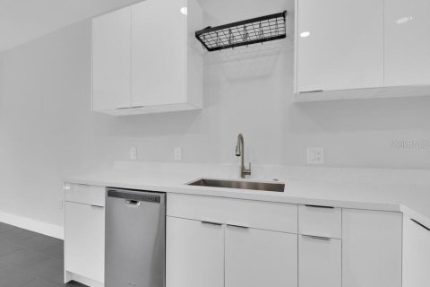 Immobilier commercial à vendre à Lehigh Acres, Floride: 222.13 m2 № 2364705 - photo 13