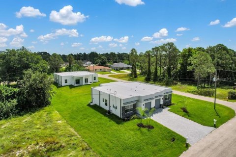 Immobilier commercial à vendre à Lehigh Acres, Floride: 222.13 m2 № 2364705 - photo 2