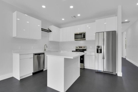 Immobilier commercial à vendre à Lehigh Acres, Floride: 222.13 m2 № 2364705 - photo 10