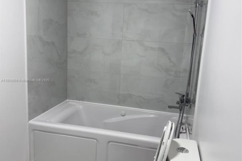Casa en venta en Hollywood, Florida, 3 dormitorios № 1872342 - foto 7