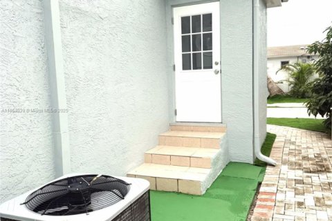 Villa ou maison à vendre à Hollywood, Floride: 3 chambres № 1872342 - photo 21