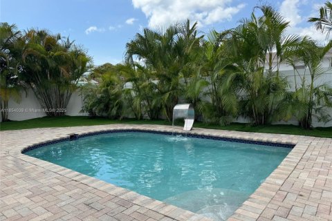 Casa en venta en Hollywood, Florida, 3 dormitorios № 1872342 - foto 1