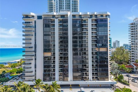 Condominio en Miami Beach, Florida, 2 dormitorios  № 1970050
