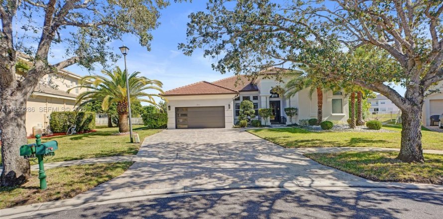 Дом в Мирамар, Флорида 5 спален, 239.32м2 № 2006623