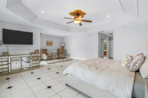 Casa en venta en Miramar, Florida, 6 dormitorios, 320.14 m2 № 1976220 - foto 22