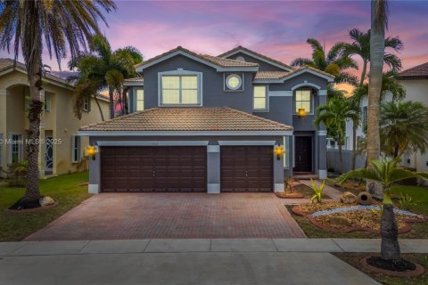 Casa en venta en Miramar, Florida, 6 dormitorios, 320.14 m2 № 1976220 - foto 1