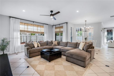 Casa en venta en Miramar, Florida, 6 dormitorios, 320.14 m2 № 1976220 - foto 18