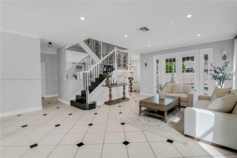 Casa en venta en Miramar, Florida, 6 dormitorios, 320.14 m2 № 1976220 - foto 11