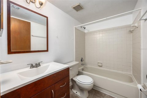 Condo in Gainesville, Florida, 2 bedrooms  № 1532710 - photo 13