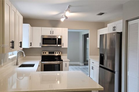 Villa ou maison à louer à Delray Beach, Floride: 4 chambres, 214.6 m2 № 2060987 - photo 11
