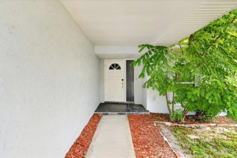 Casa en venta en Clearwater, Florida, 4 dormitorios, 184.88 m2 № 2150237 - foto 2