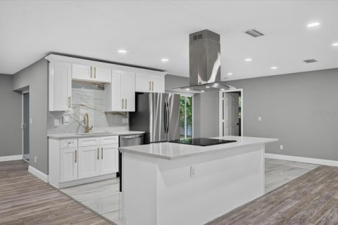 Casa en venta en Clearwater, Florida, 4 dormitorios, 184.88 m2 № 2150237 - foto 10