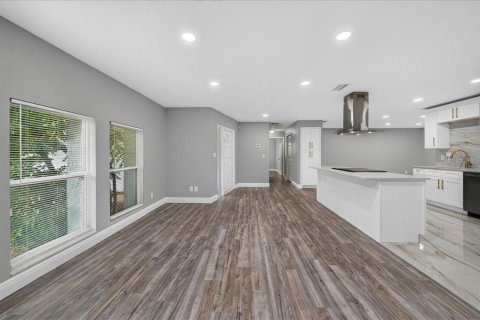 Casa en venta en Clearwater, Florida, 4 dormitorios, 184.88 m2 № 2150237 - foto 4