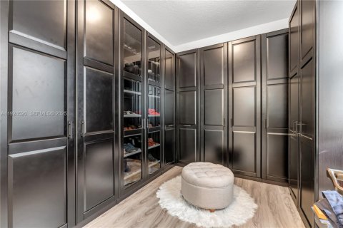 Casa en venta en Hialeah, Florida, 3 dormitorios, 212.84 m2 № 1982685 - foto 15