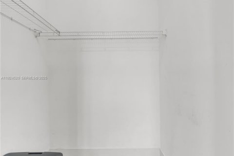 Casa en venta en Hialeah, Florida, 3 dormitorios, 212.84 m2 № 1982685 - foto 19