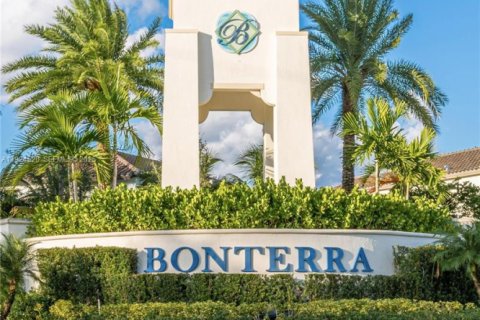 Casa en venta en Hialeah, Florida, 3 dormitorios, 212.84 m2 № 1982685 - foto 27