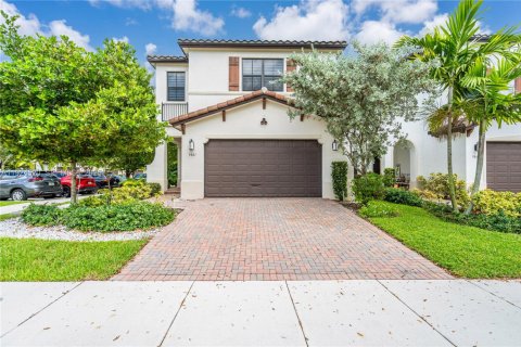 Casa en venta en Hialeah, Florida, 3 dormitorios, 212.84 m2 № 1982685 - foto 1