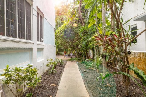 Copropriété à vendre à Miami Beach, Floride: 2 chambres, 104.61 m2 № 1809365 - photo 24