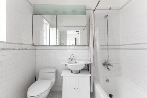 Copropriété à vendre à Miami Beach, Floride: 2 chambres, 104.61 m2 № 1809365 - photo 21