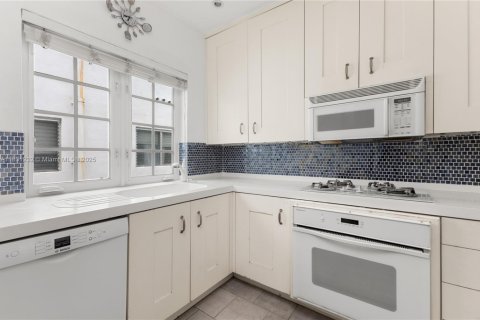 Copropriété à vendre à Miami Beach, Floride: 2 chambres, 104.61 m2 № 1809365 - photo 9
