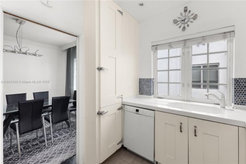 Copropriété à vendre à Miami Beach, Floride: 2 chambres, 104.61 m2 № 1809365 - photo 6