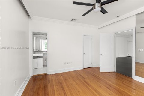 Copropriété à vendre à Miami Beach, Floride: 2 chambres, 104.61 m2 № 1809365 - photo 16