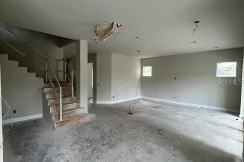 House in Orlando, Florida 5 bedrooms, 319.68 sq.m. № 2129060 - photo 9