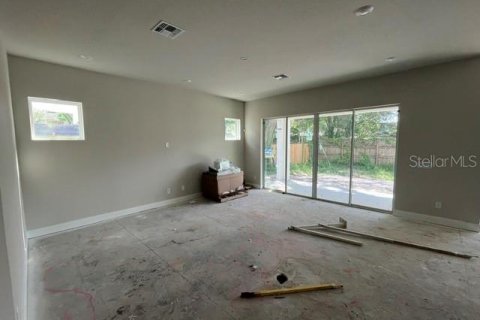 House in Orlando, Florida 5 bedrooms, 319.68 sq.m. № 2129060 - photo 8